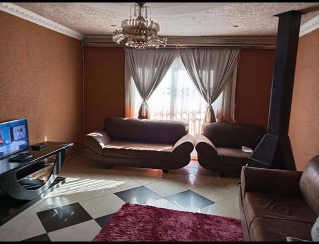 3 BEDROOM HOUSE FOR SALE IN CLOVERDENE